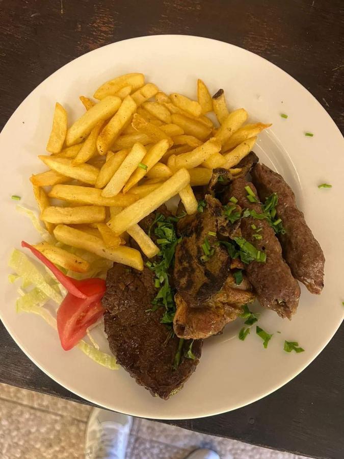 Kafret el-Gabal Toman Pyramids Hotel מראה חיצוני תמונה